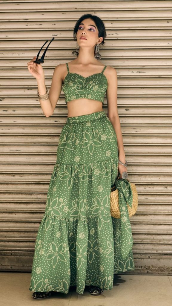 Green sweet heart neck top